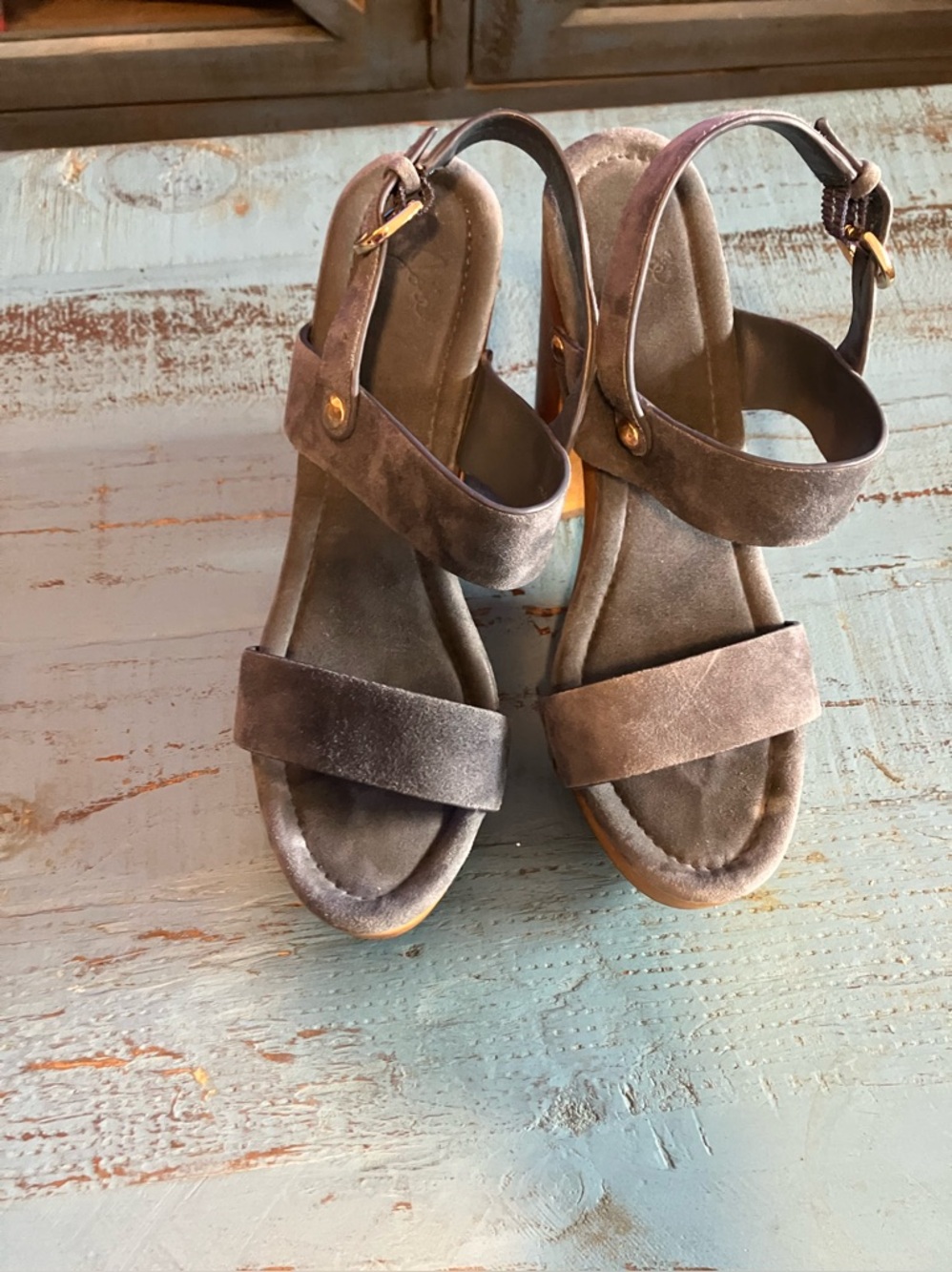 Amazing Women’s Gray Suede Platform Sandal with Wooden Heel (8.5 sz) - Picture 11 of 12